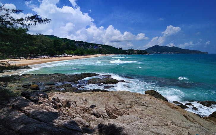 Panorama del surf en la playa de Surin à¸ «à¸²à¸” à¸ªà¸¸à¸ £ à¸´à¸ ™ à¸ — à¸ £ à¹Œ, cerca de Kamala, Phuket Tailandia 527094, Fondo de pantalla HD